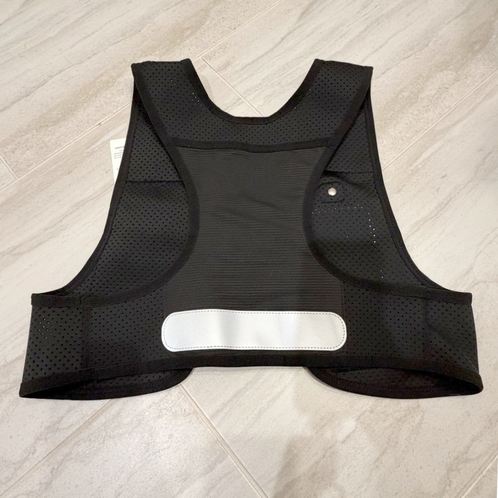 NWT Zelvot Unisex Black Adjustable Lightweight Reflective Hydration Running Vest - Picture 2 of 6